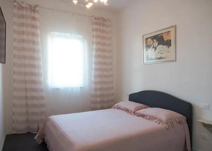 Artemisia Apartment *