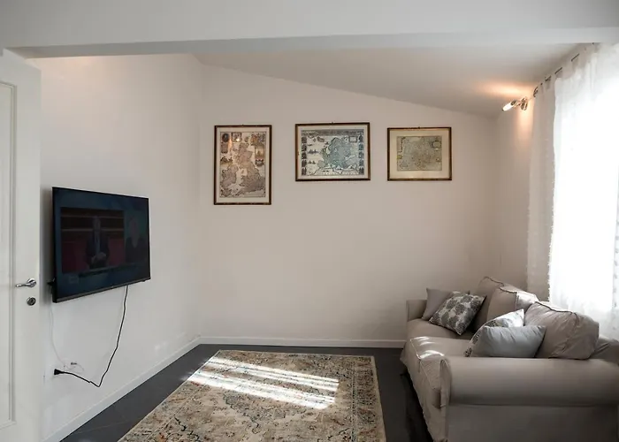 Artemisia Apartment *